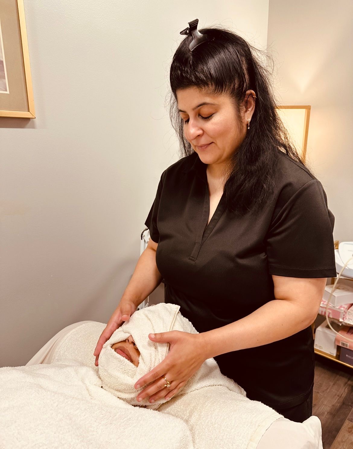 spa treatments, facial services, skin rejuvenation, affordable spa experiences, professional skincare solutions, luxury spa experiences, lymphatic drainage massage, high-quality products, relaxation therapy, mental escape, result-driven skincare, affordable facials, rejuvenating therapies, advanced skincare treatments, spa specials, budget-friendly spa options, relaxation techniques, facial rejuvenation, spa promotions, affordable skincare,